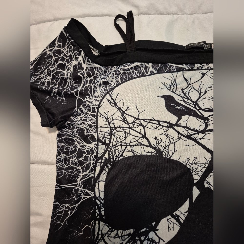 9-TT Spooky Skull Raven Women's Top fits 10-12 Halloween Goth - Picture 3 of 8